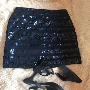 EUC $15 Express skirt. Navy sequin stripe